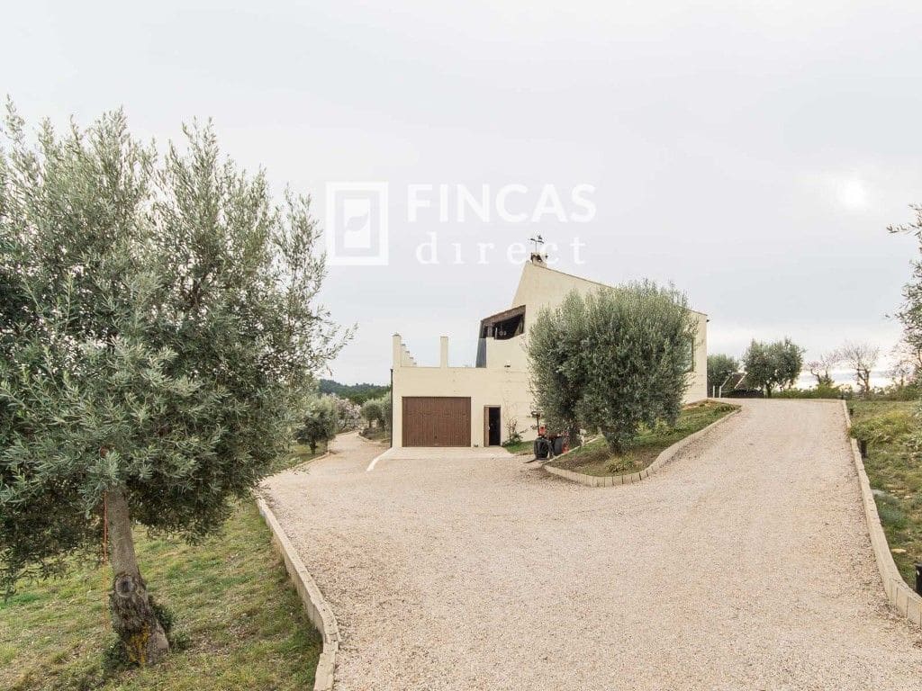 3 bedroom Villa for sale in Cretas with pool garage - € 440,000 (Ref: 8426737)