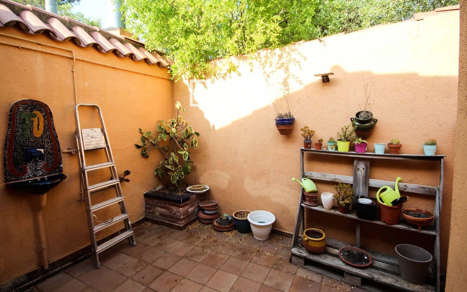 6 bedroom Villa for sale in El Catllar with pool garage - € 355,000 (Ref: 9948884)