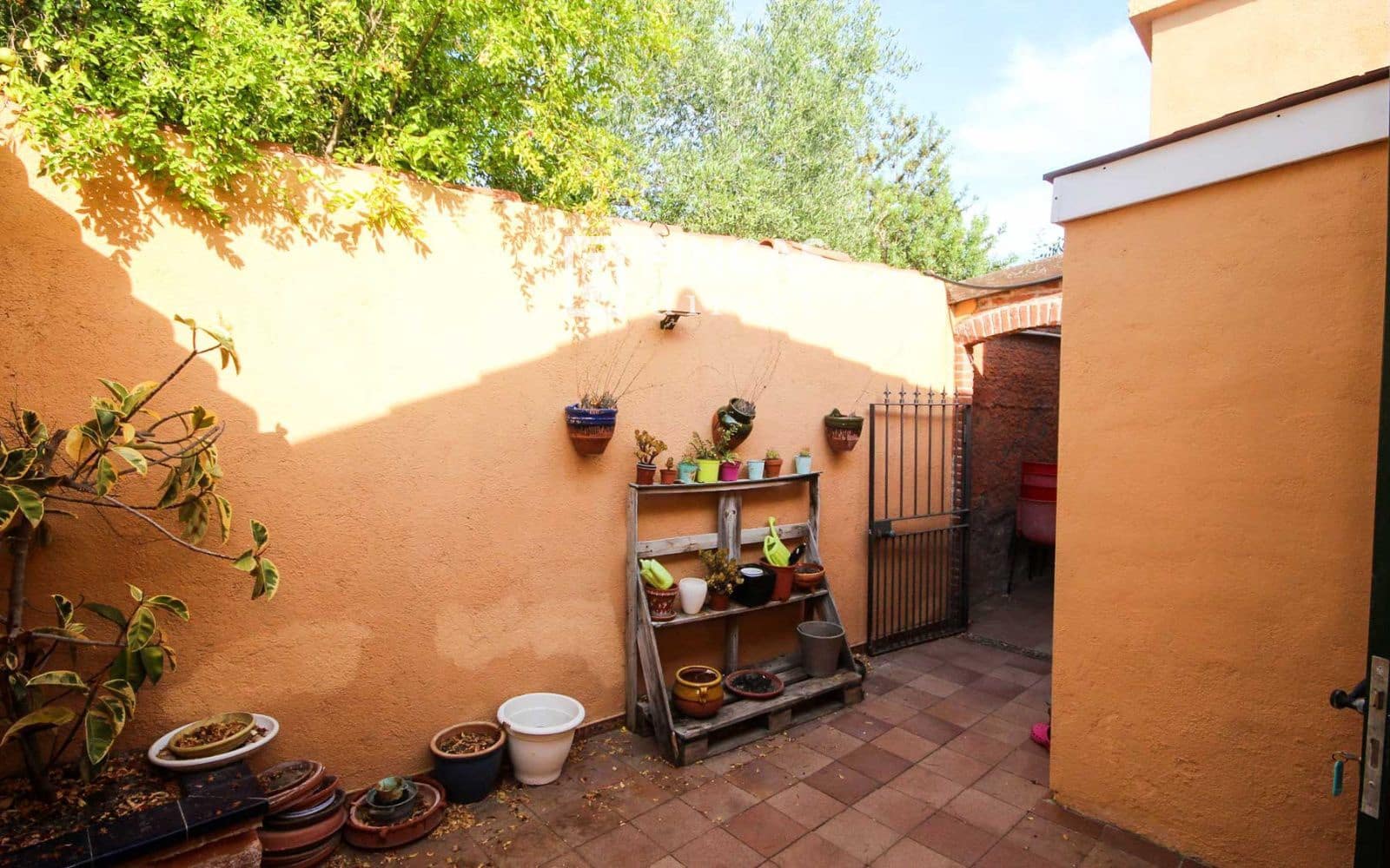 6 bedroom Villa for sale in El Catllar with pool garage - € 355,000 (Ref: 9948884)
