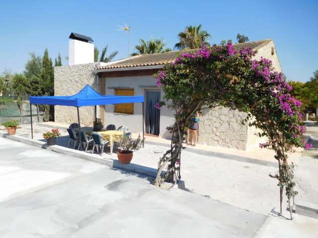 2 slaapkamer Finca/Landhuis te huur in Las Casicas met zwembad - € 750 (Ref: 5396205)