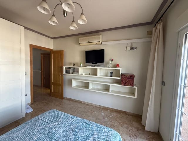 4 bedroom Townhouse for sale in Catral with garage - € 189,999 (Ref: 9335294)