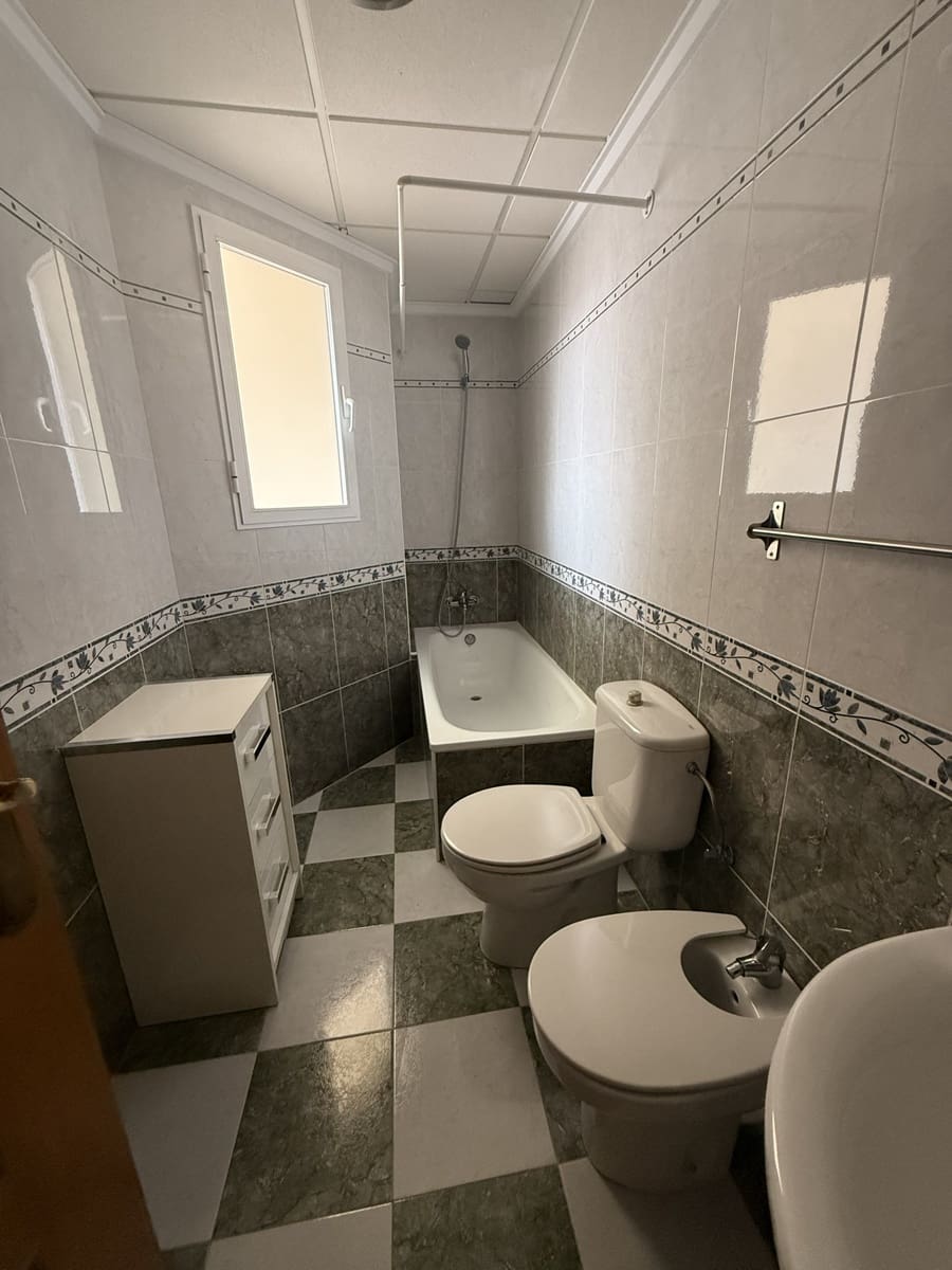 3 bedroom Townhouse for rent in Alicante / Alacant city - € 750 (Ref: 9436278)