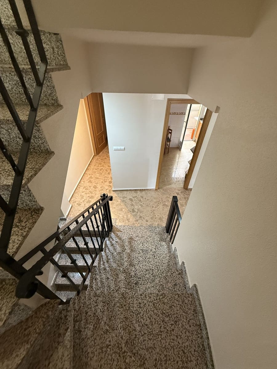 3 bedroom Townhouse for rent in Alicante / Alacant city - € 750 (Ref: 9436278)