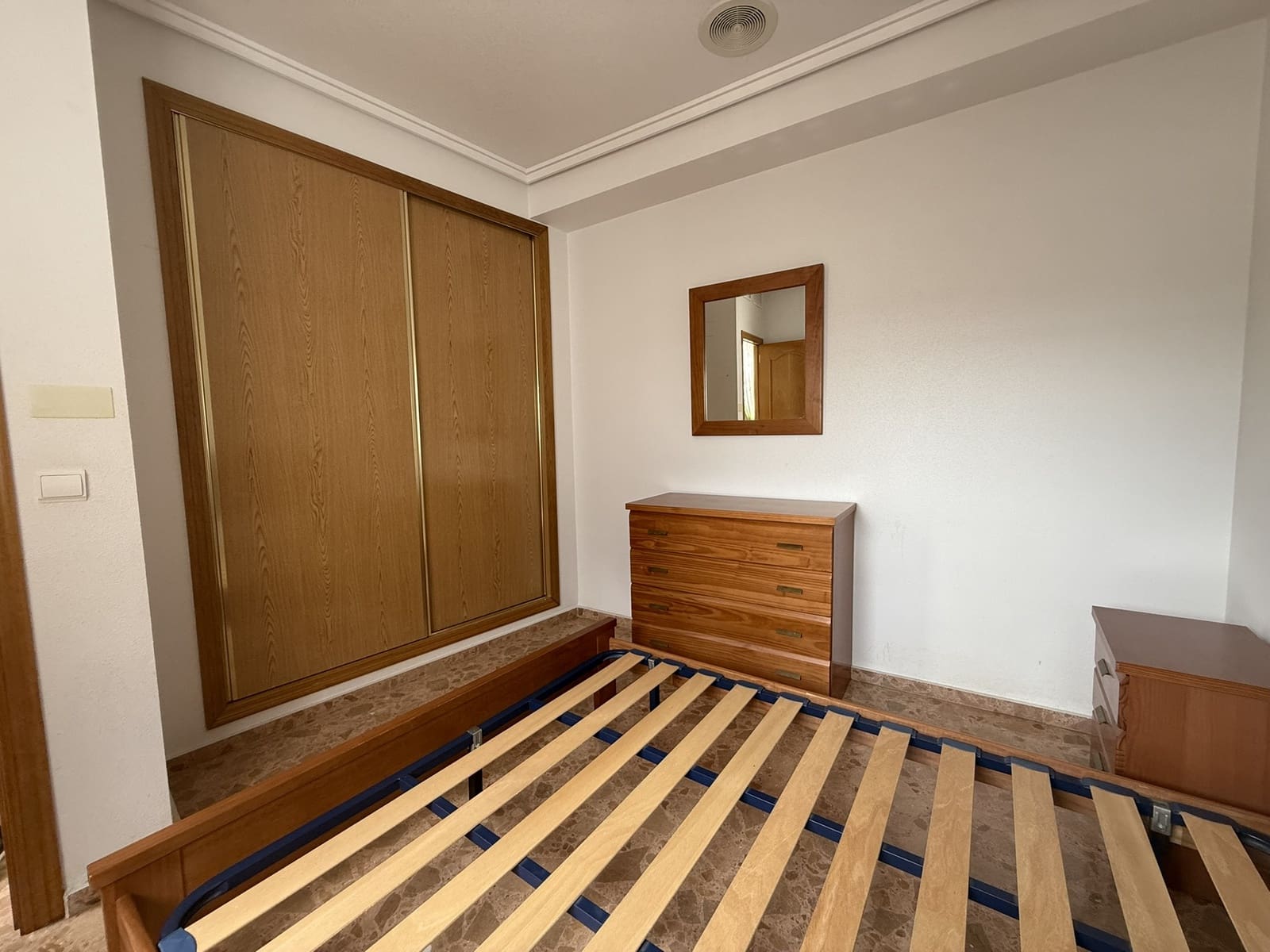 3 bedroom Townhouse for rent in Alicante / Alacant city - € 750 (Ref: 9436278)