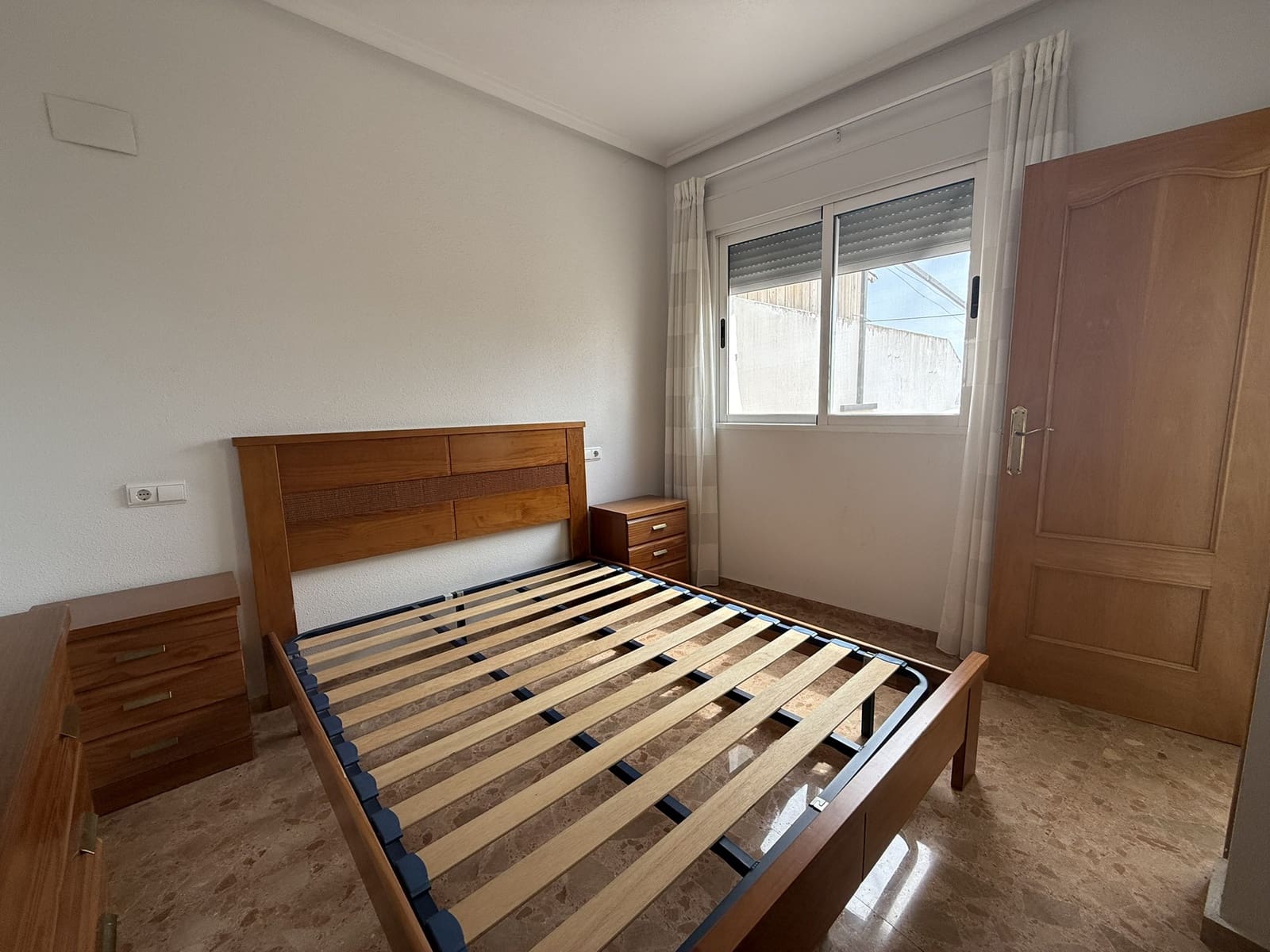 3 bedroom Townhouse for rent in Alicante / Alacant city - € 750 (Ref: 9436278)