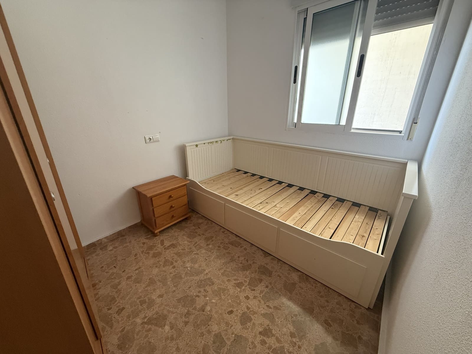 3 bedroom Townhouse for rent in Alicante / Alacant city - € 750 (Ref: 9436278)