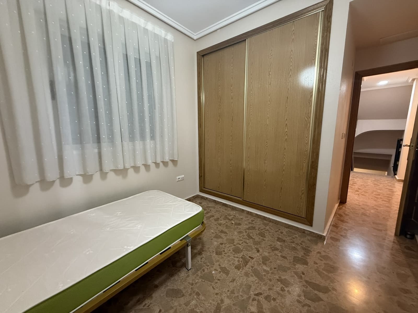 3 bedroom Townhouse for rent in Alicante / Alacant city - € 750 (Ref: 9436278)