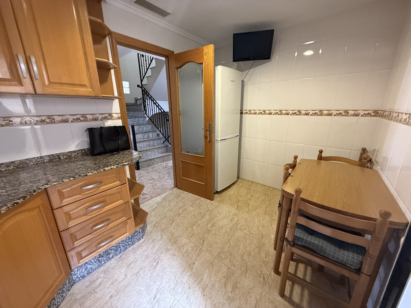 3 bedroom Townhouse for rent in Alicante / Alacant city - € 750 (Ref: 9436278)