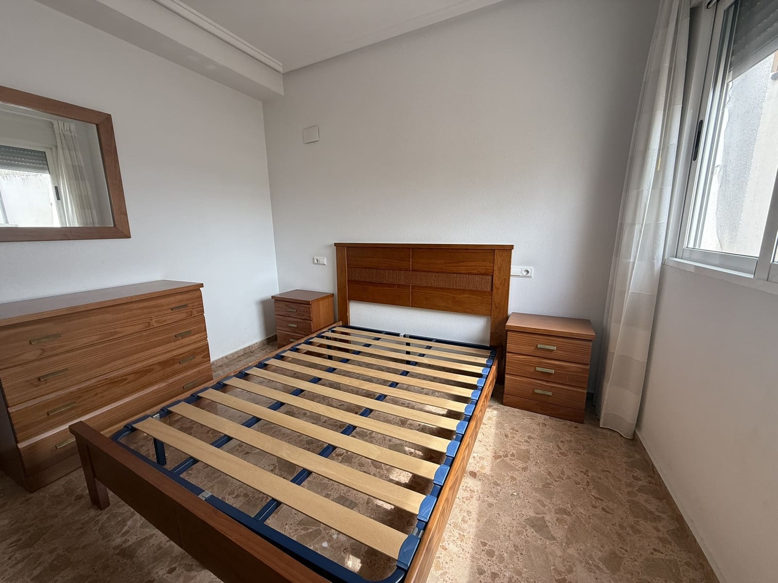 3 bedroom Townhouse for rent in Alicante / Alacant city - € 750 (Ref: 9436278)