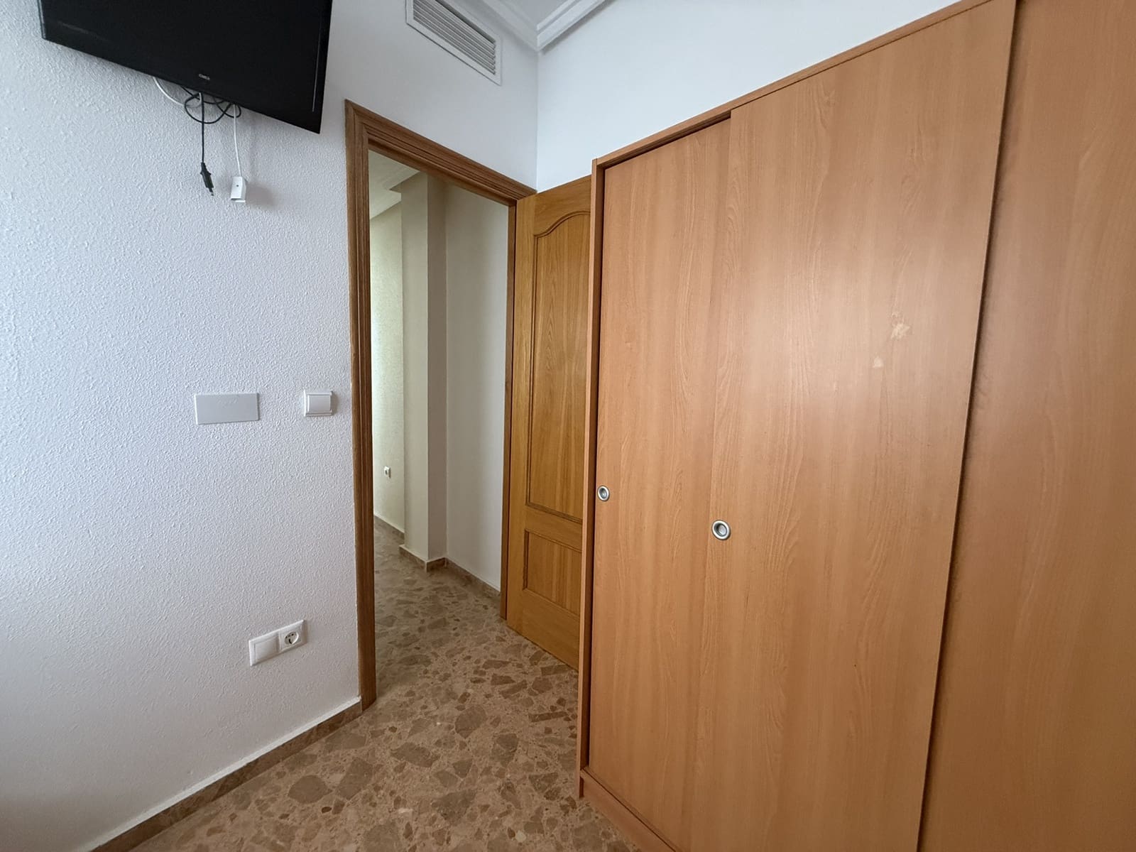 3 bedroom Townhouse for rent in Alicante / Alacant city - € 750 (Ref: 9436278)