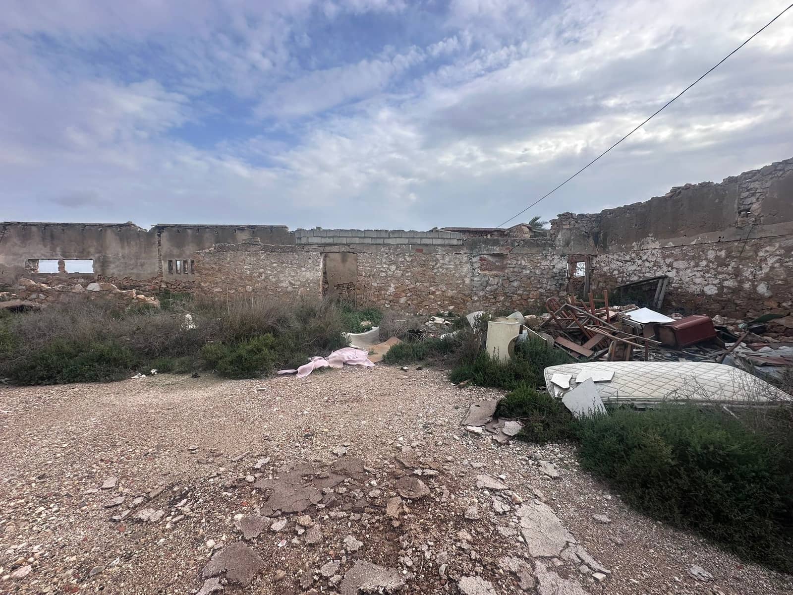 Ruin til salg i Alicante by - € 120.000 (Ref: 9438270)