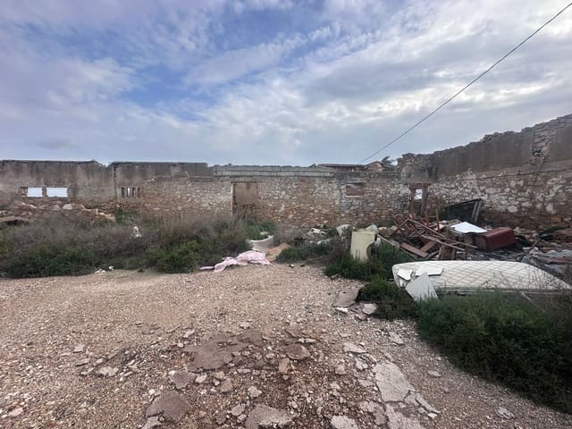Ruin til salg i Alicante by - € 120.000 (Ref: 9438270)