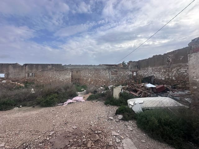 Ruin til salg i Alicante by - € 120.000 (Ref: 9438270)