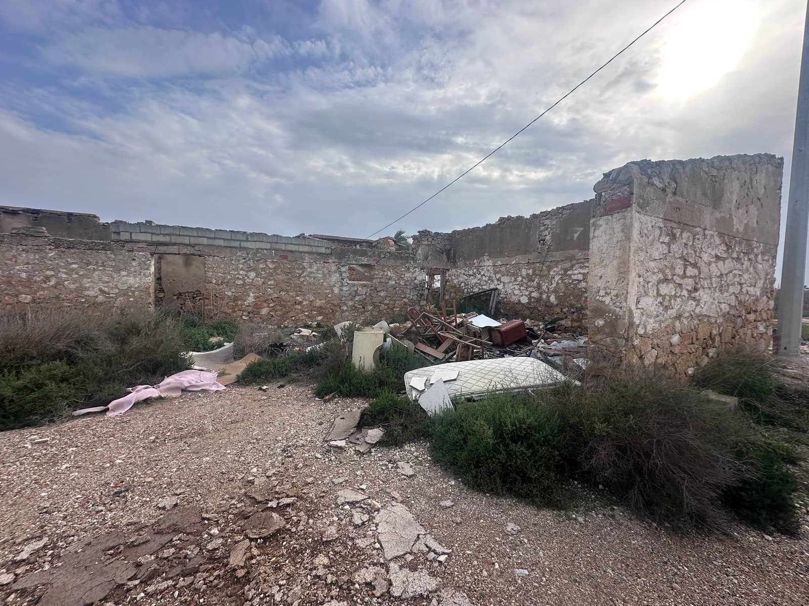 Ruin til salg i Alicante by - € 120.000 (Ref: 9438270)