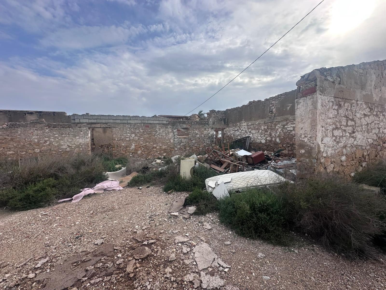 Ruin til salg i Alicante by - € 120.000 (Ref: 9438270)