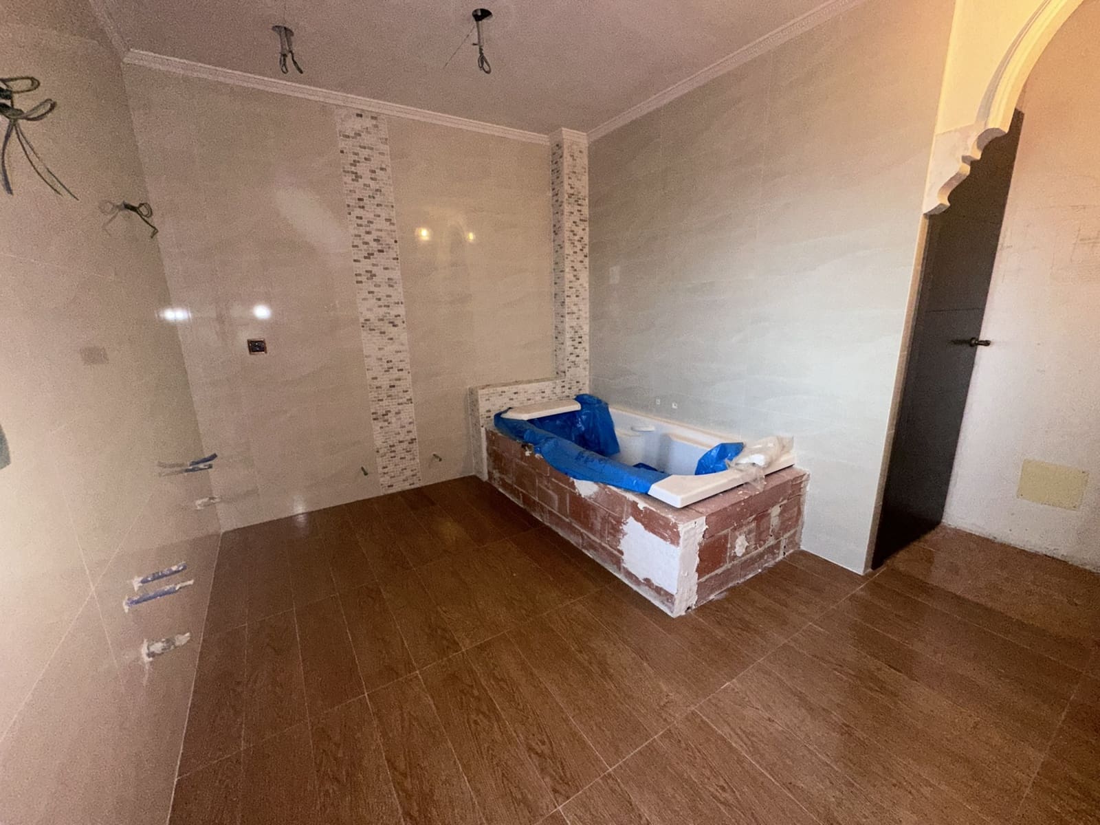 6 bedroom Villa for sale in Catral with pool garage - € 495,000 (Ref: 9438403)