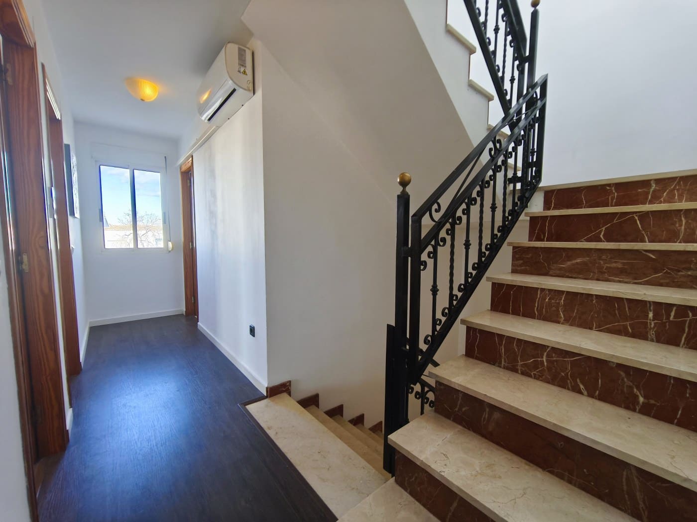 3 makuuhuone Rivitalo myytävänä paikassa Els Poblets mukana 
autotalli - 395 000 € (Ref: 9784326)