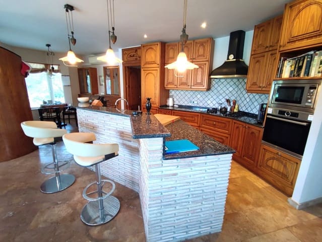 4 soveværelse Villa til salg i Els Poblets med swimmingpool garage - € 785.000 (Ref: 9784327)