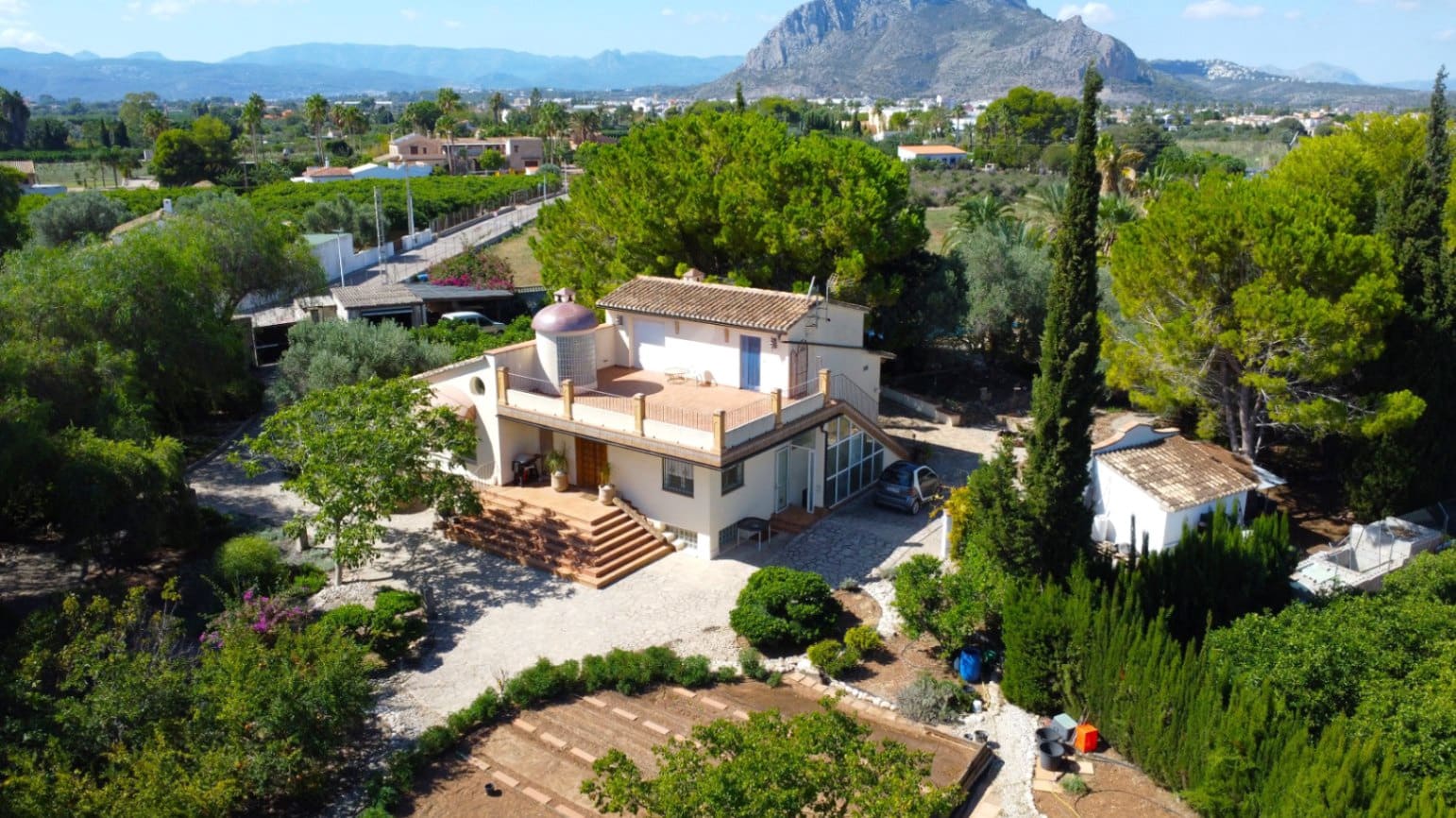 4 soveværelse Villa til salg i Els Poblets med swimmingpool garage - € 785.000 (Ref: 9784327)