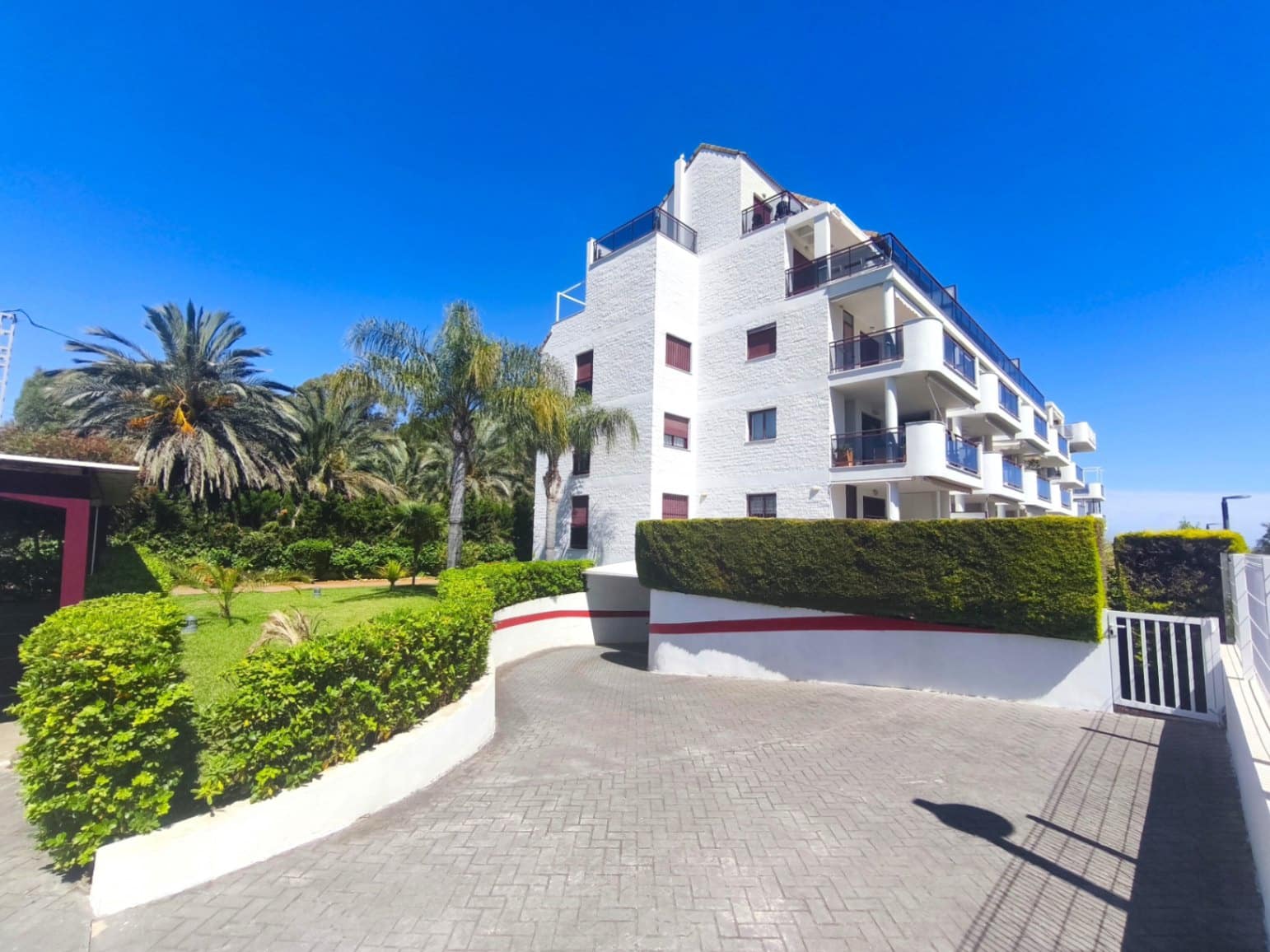 Apartamento de 3 habitaciones en Dénia en venta con piscina garaje - 480.000 € (Ref: 9838379)