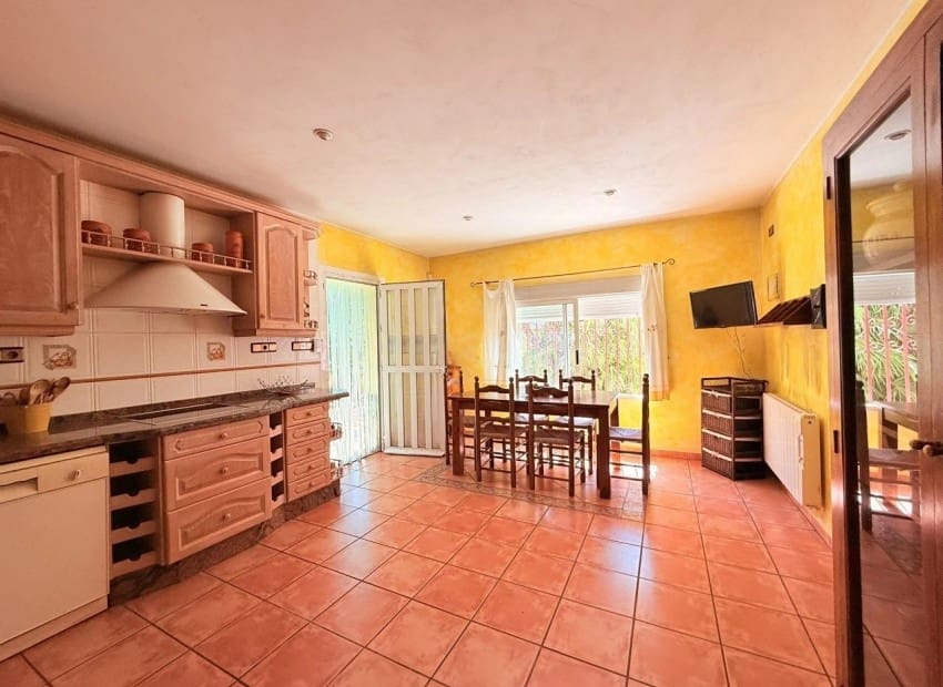 5 soveværelse Villa til salg i Albir med swimmingpool - € 630.000 (Ref: 10004700)
