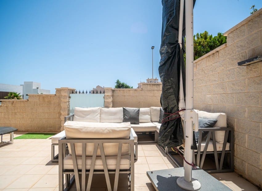2 bedroom Apartment for sale in Guardamar del Segura with pool garage - € 299,000 (Ref: 10004702)