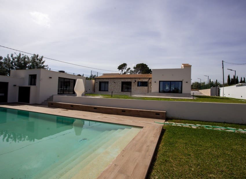 3 bedroom Villa for sale in Denia with pool garage - € 1,595,000 (Ref: 10021169)