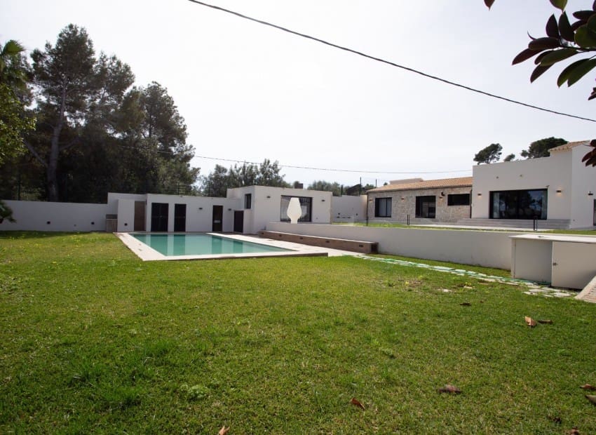 3 bedroom Villa for sale in Denia with pool garage - € 1,595,000 (Ref: 10021169)