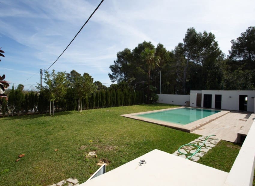3 bedroom Villa for sale in Denia with pool garage - € 1,595,000 (Ref: 10021169)