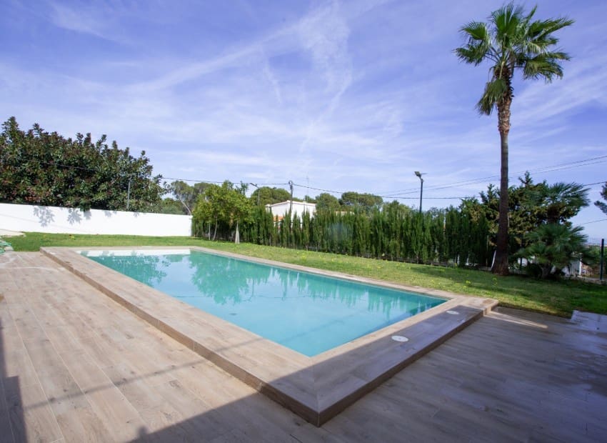 3 bedroom Villa for sale in Denia with pool garage - € 1,595,000 (Ref: 10021169)