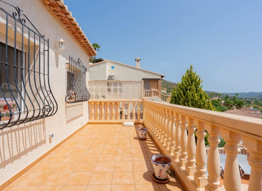 5 slaapkamer Villa te koop in Jalon / Xalo met zwembad garage - € 599.000 (Ref: 10034281)