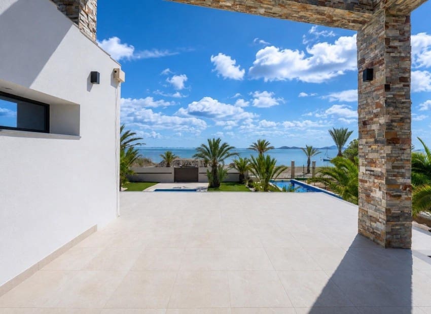 5 bedroom Villa for sale in El Carmoli with pool garage - € 1,000,000 (Ref: 10042203)