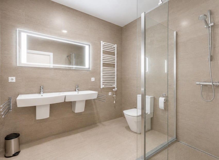5 bedroom Villa for sale in El Carmoli with pool garage - € 1,000,000 (Ref: 10042203)