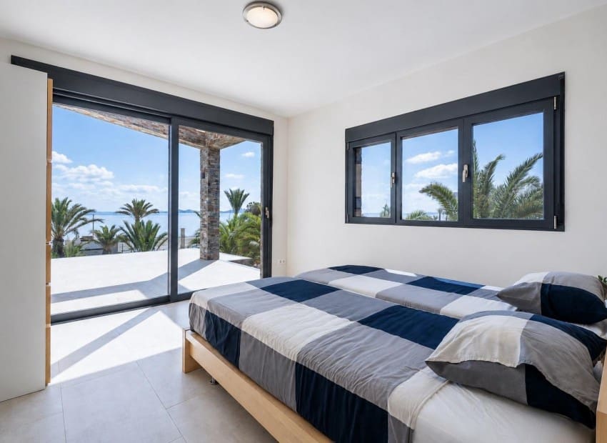 5 bedroom Villa for sale in El Carmoli with pool garage - € 1,000,000 (Ref: 10042203)