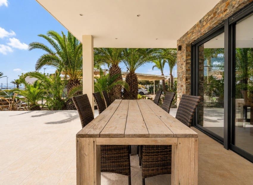 5 bedroom Villa for sale in El Carmoli with pool garage - € 1,000,000 (Ref: 10042203)