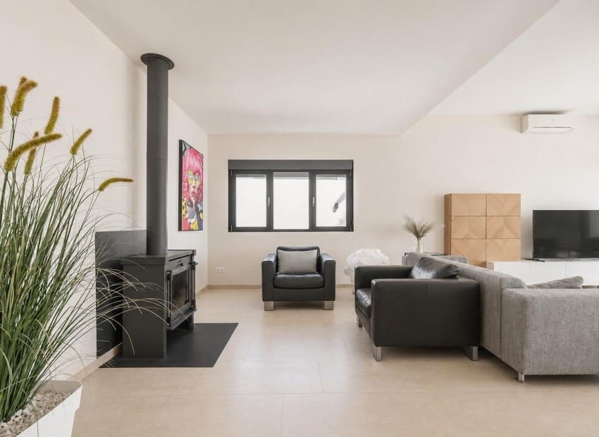 5 bedroom Villa for sale in El Carmoli with pool garage - € 1,000,000 (Ref: 10042203)