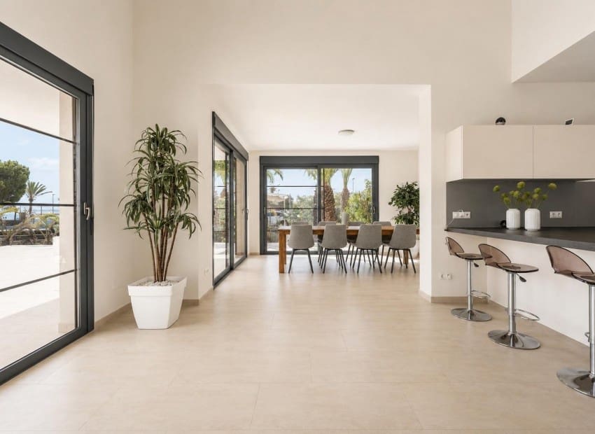 5 bedroom Villa for sale in El Carmoli with pool garage - € 1,000,000 (Ref: 10042203)