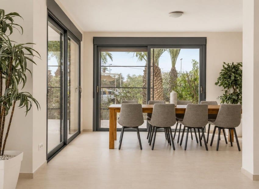 5 bedroom Villa for sale in El Carmoli with pool garage - € 1,000,000 (Ref: 10042203)