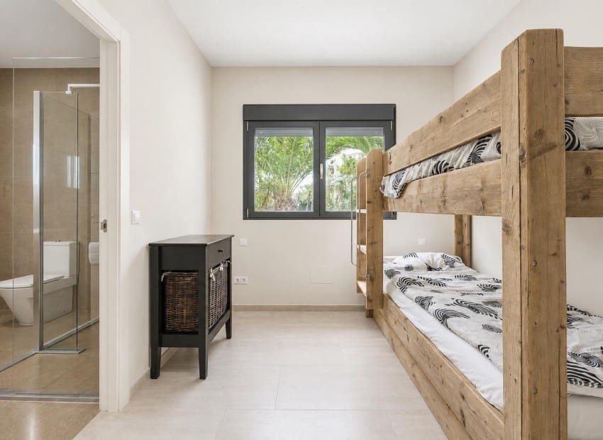 5 bedroom Villa for sale in El Carmoli with pool garage - € 1,000,000 (Ref: 10042203)