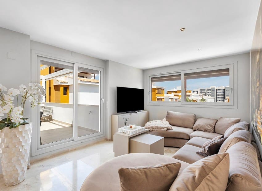 3 chambre Appartement à vendre à Punta Prima avec piscine garage - 449 000 € (Ref: 10044080)