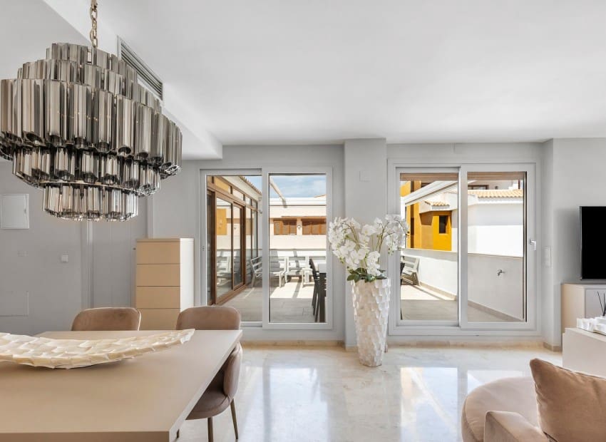 3 chambre Appartement à vendre à Punta Prima avec piscine garage - 449 000 € (Ref: 10044080)