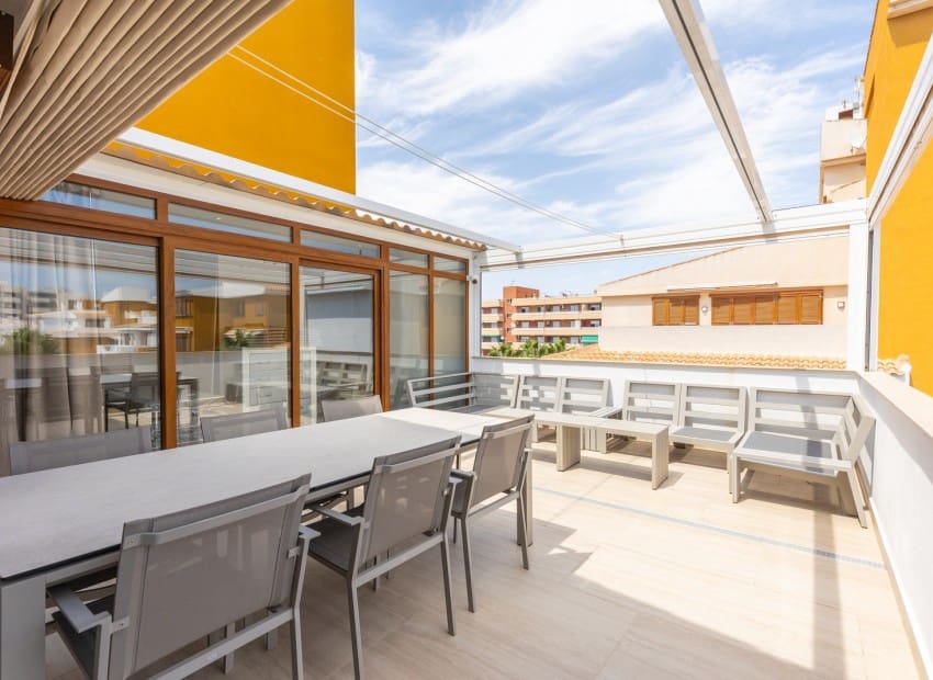 3 chambre Appartement à vendre à Punta Prima avec piscine garage - 449 000 € (Ref: 10044080)