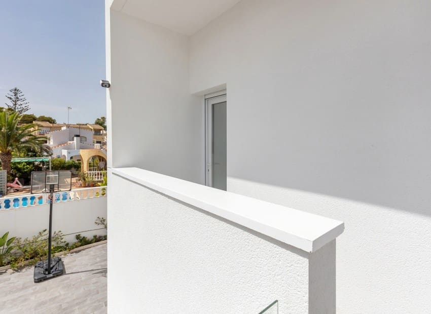 5 Zimmer Villa zu verkaufen in Los Balcones mit Pool Garage - 849.000 € (Ref: 10057579)