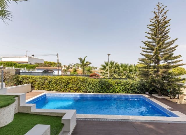 5 Zimmer Villa zu verkaufen in Los Balcones mit Pool Garage - 849.000 € (Ref: 10057579)