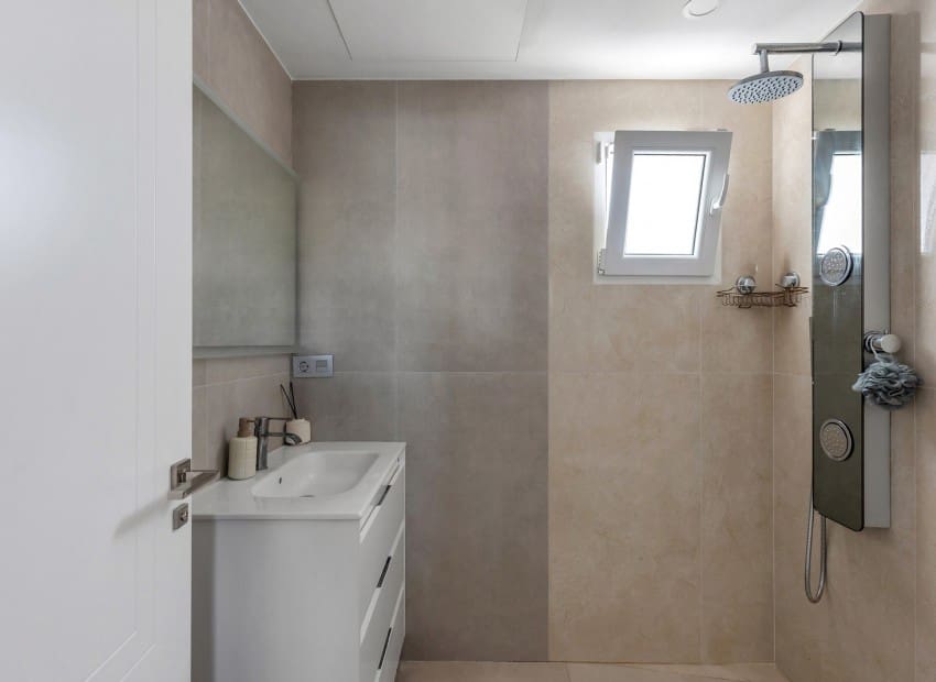 5 Zimmer Villa zu verkaufen in Los Balcones mit Pool Garage - 849.000 € (Ref: 10057579)