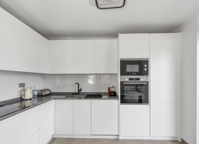 5 Zimmer Villa zu verkaufen in Los Balcones mit Pool Garage - 849.000 € (Ref: 10057579)
