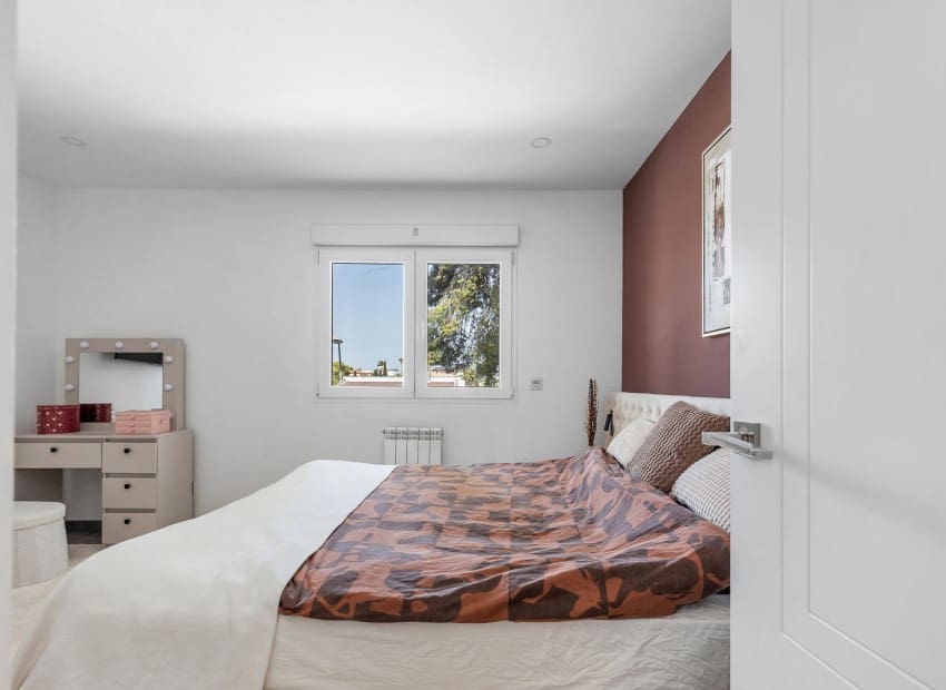 5 Zimmer Villa zu verkaufen in Los Balcones mit Pool Garage - 849.000 € (Ref: 10057579)