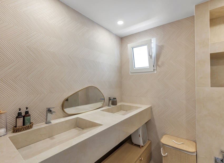5 Zimmer Villa zu verkaufen in Los Balcones mit Pool Garage - 849.000 € (Ref: 10057579)