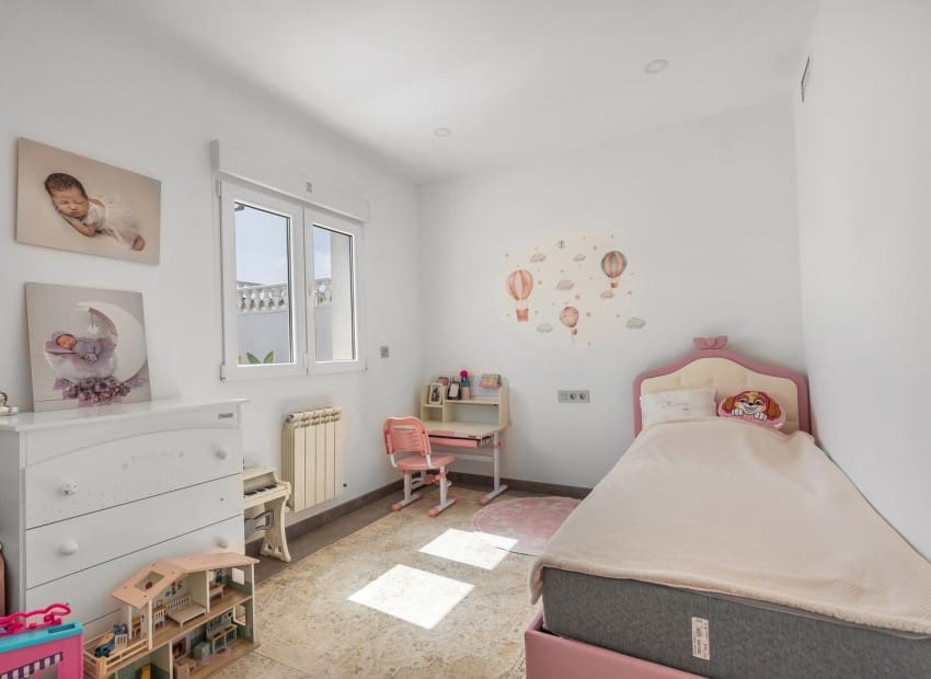 5 Zimmer Villa zu verkaufen in Los Balcones mit Pool Garage - 849.000 € (Ref: 10057579)