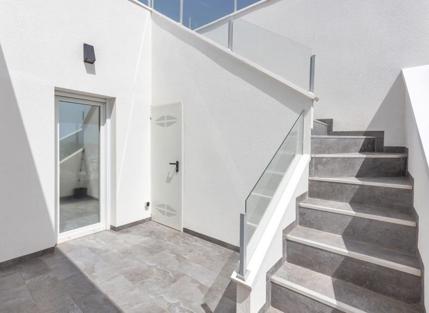 5 Zimmer Villa zu verkaufen in Los Balcones mit Pool Garage - 849.000 € (Ref: 10057579)